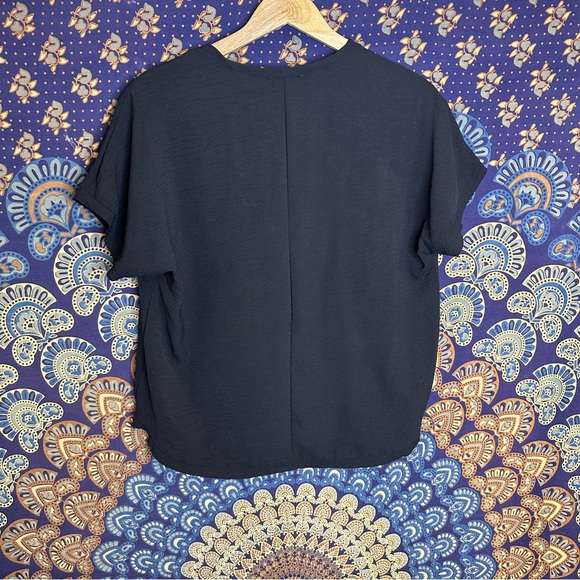 🦋5/20$🦋 lightweight black blouse - Picture 9 of 9